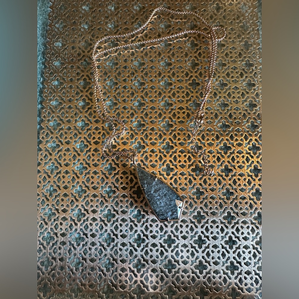 Kendra Scott long Carole Necklace in Gray Illusion and rose gold.